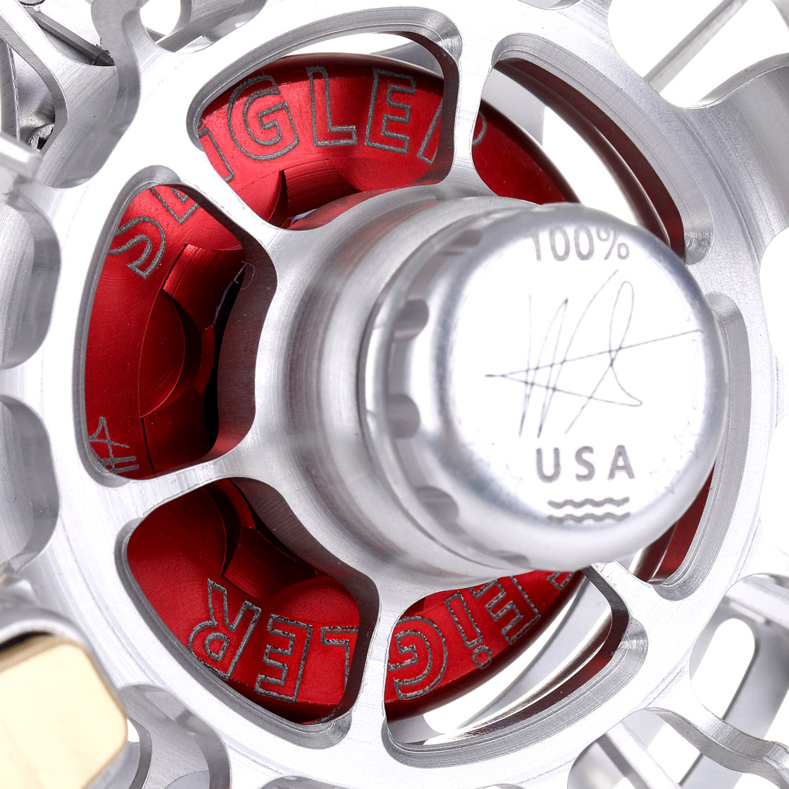 P-26114_Seigler-Fliegenrolle-silver-red-blue_detail-4