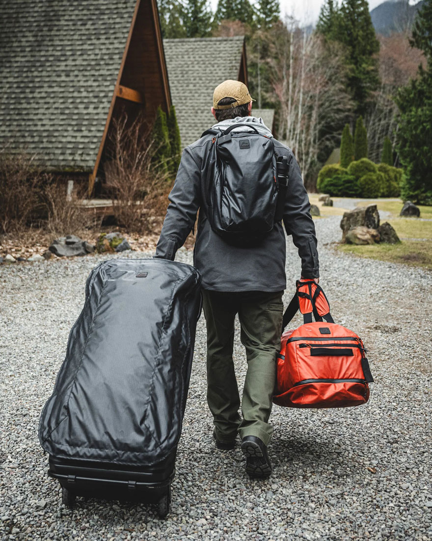 media/image/Simms_Tailwind_100L_Wheeled_Duffel_black_9.jpg