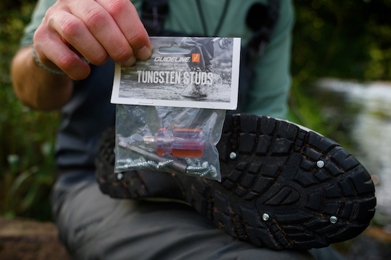Plus de sécurité lors de la marche dans l'eau grâce aux crampons
