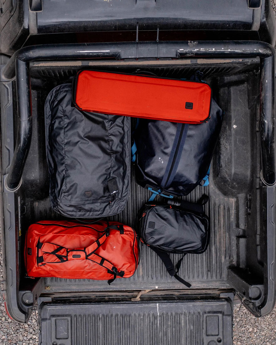media/image/Simms_Tailwind_100L_Wheeled_Duffel_black_10.jpg