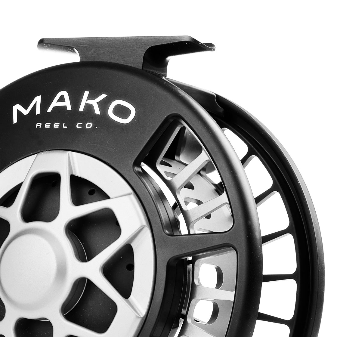 P-18959-2_mako_reel_matte_platinum-black_9600_detail-8