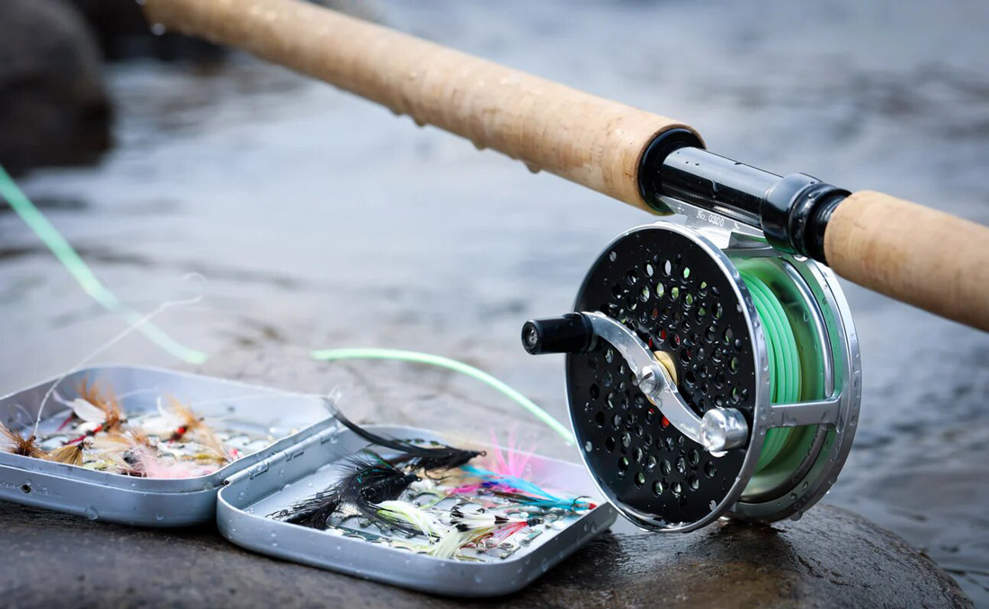 Iwana_Salmon_Fly_Reel_Spey_Rod Black & Silver